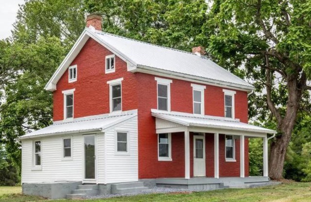 The Farmhouse on Schottie