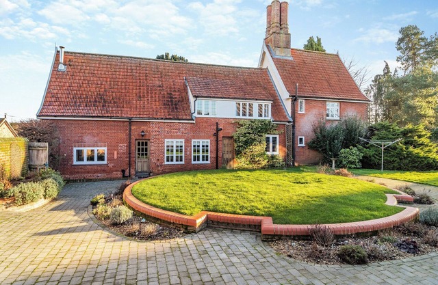 The Farmhouse - UK45894