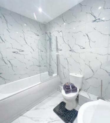 The Felix Apartments - 2 Bedrooms - WIFI - FREE Parking