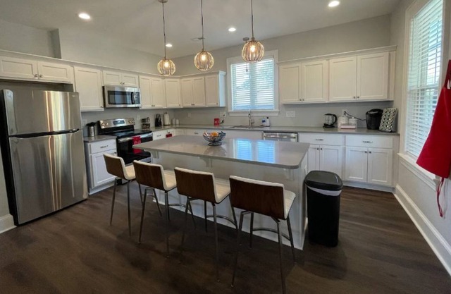 The Fez-Bright Private New Home near ECU/Vidant
