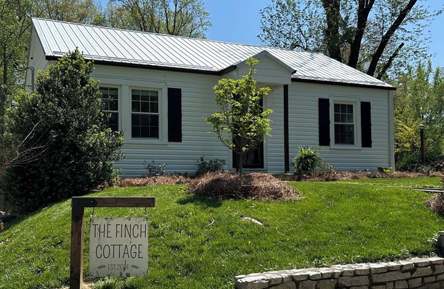 The Finch Cottage nCharming 2-bedroom cottage Historical District Mount Airy