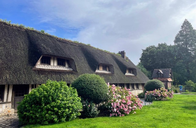 The Flaubert bedroom in the authentic and newly renovated cottage La Chaumière Normande
