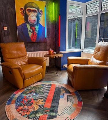 The Funky Hideaway with Hot Tub