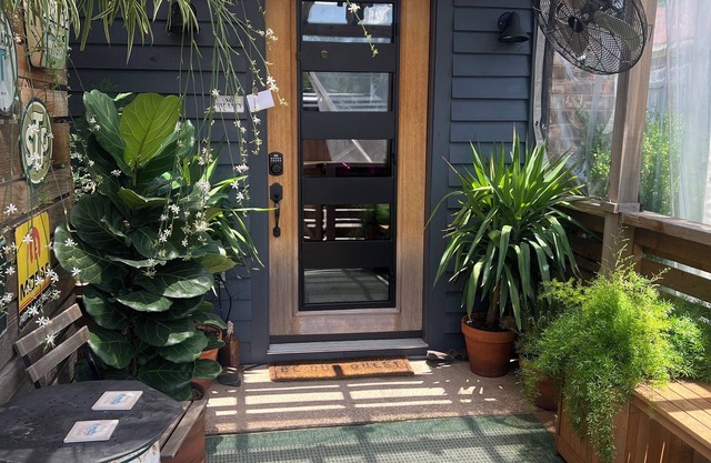 The Garage Suite – Eclectic Chic Studio in the Heart of Plano