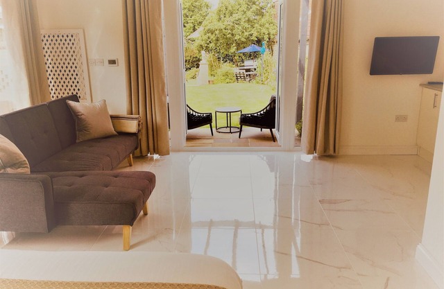 The Garden Room - Garden Views
