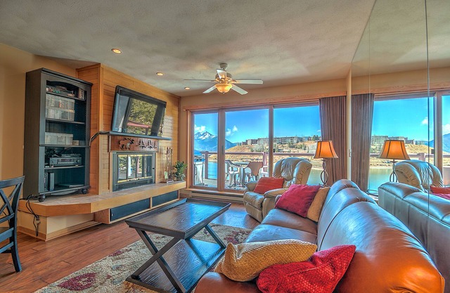 The Gem Of East Bay! Completely Remodeled 2nd Floor Unit With Breathtaking Views