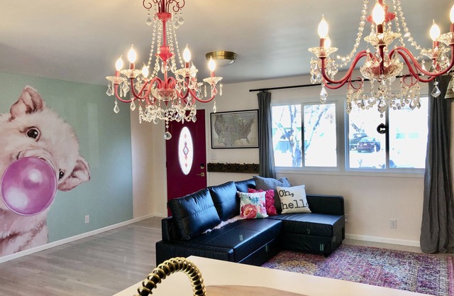 The Girlfriend Getaway - Centrally Located-Keyless Entry