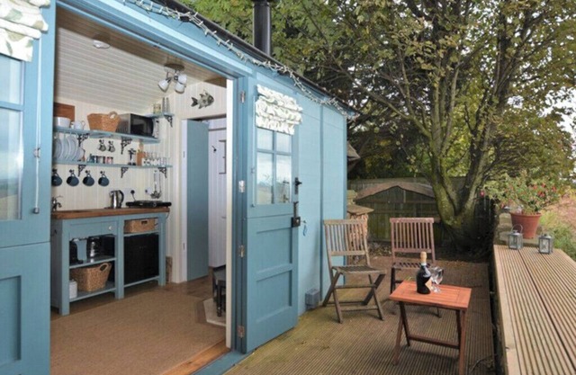 The Good Shepherd's Hut; Comfort and peace with panoramic views of the coast.