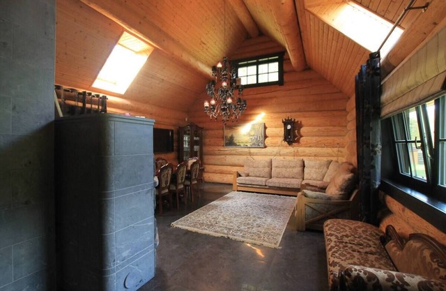 The gorgeous log house, that brings out the smile!