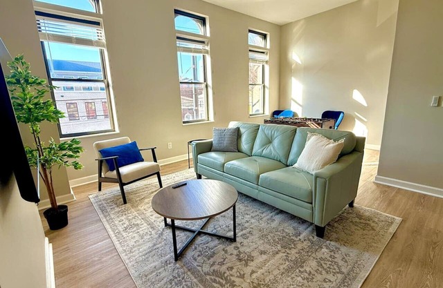 The Grand Flat | 1800 sq ft | Free Parking | OTR