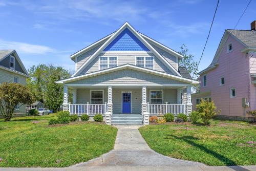 The Great Escape - renovated in-town charm!