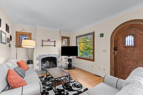 The Green Lake Firefly Lodge
