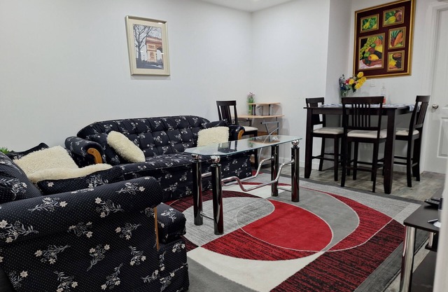 The Hampton Suite(close to the Airport & Downtown)