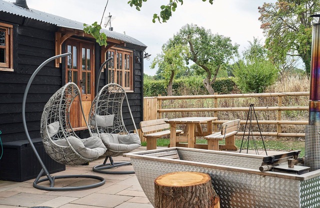 The Hangout Hut - Luxury Cottages