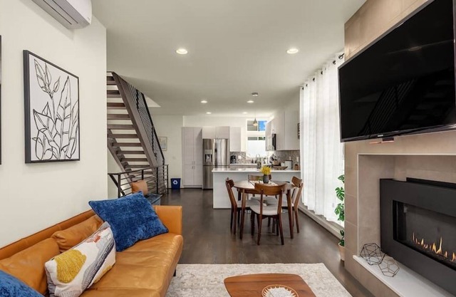 The Haven - A Stylish Townhome on Queen Anne