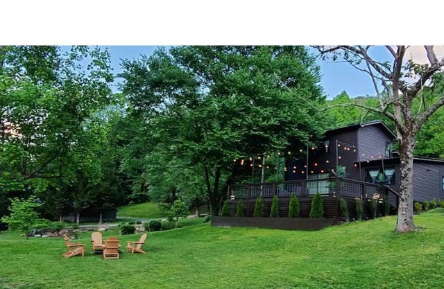 The Haven at Lake Fontana 3-Bedroom Luxury Villa with Large Entertainment Deck