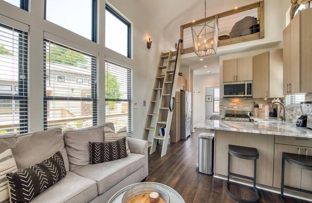 The Heather @ Water 65, Tiny Home walk to downtown