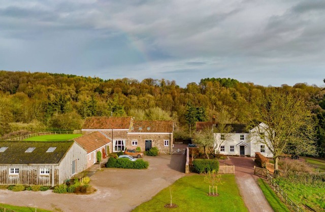 The Hickory - a joint property with 2 hot tubs, Forest of Dean