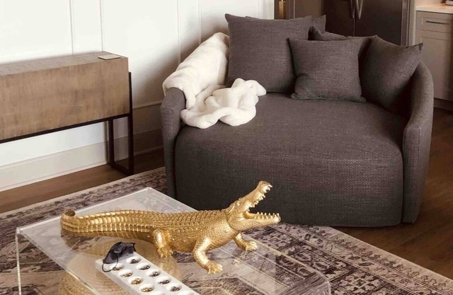 The Hideaway: Downtown Apartment