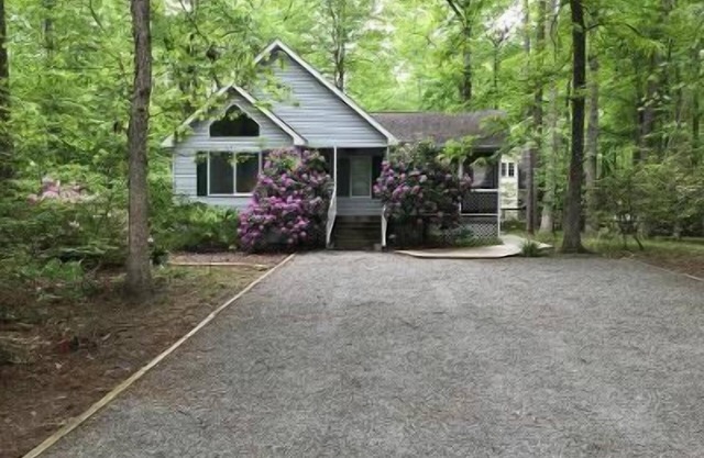 The Hollar's Beach House - 3 Bedrooms, 2 Baths, Sleeps 6, Non Group Rental