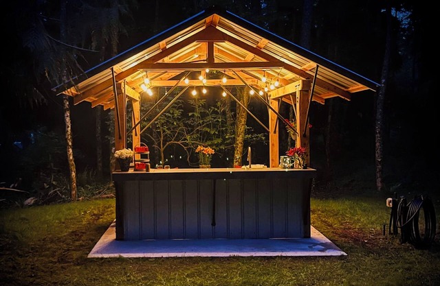 THE HUCKLEBERRY GLAMPSITE,nEXPERIENCE THE MAGIC!