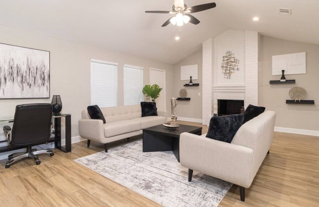 The Humble House Near Kingwood & IAH 3BR & 2Baths