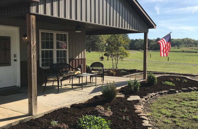 The Inn at Pearce Point-a peaceful farm retreat conveniently to Henderson