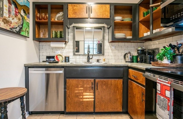 The Ira, 2 miles from the Square and Campus!