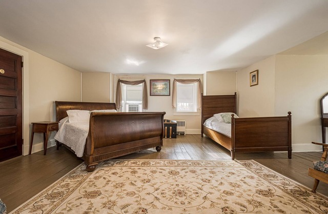 The Jackson | Historic Victorian Inn Room