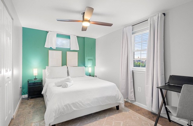 The Jefferson | Emerald | City View