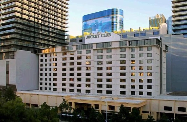 The Jockey Club 1br full kitchen, Tuesday check-in