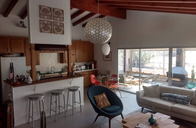 The Joshua Tree Hideaway w/hot tub. Children and Pet friendly