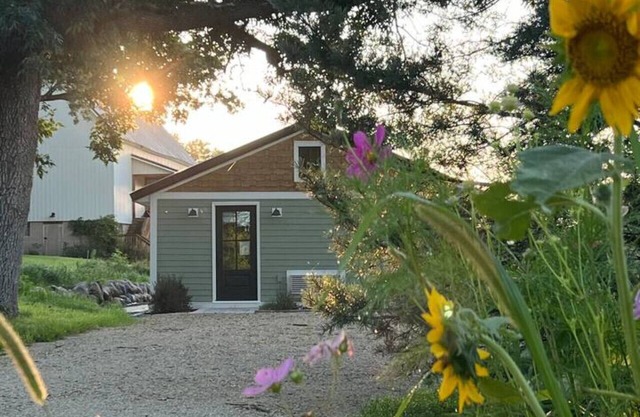 The Kinni Cottage - Entire Riverfront Cottage