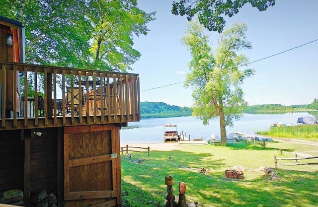 The Lake House: A peaceful waterfront retreat