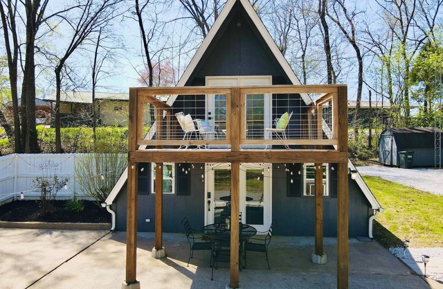 The Lakeside Loft- KY Lake Escape - Pirates Cove