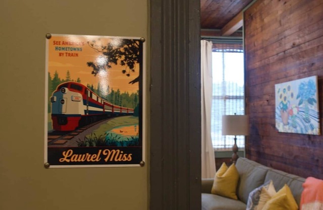 The Laurel Room- The Buzzard's Roost Inn