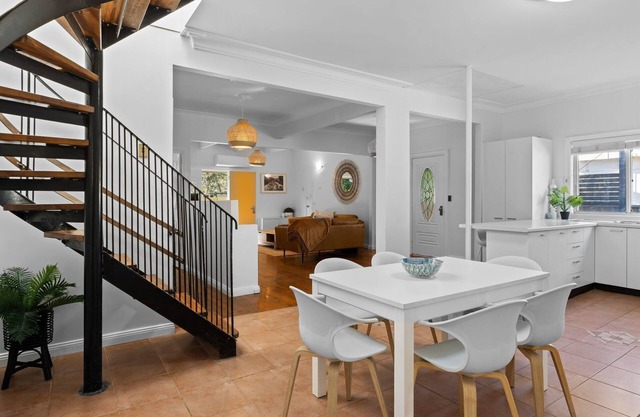 The Lazy Mimosa Retreat stylish 4BR Home Near Beach & Lake