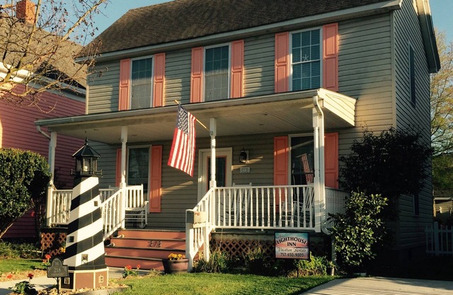 THE LIGHTHOUSE INN.Imagine Walking 2 Blocks And Having Your Feet In The Sand!