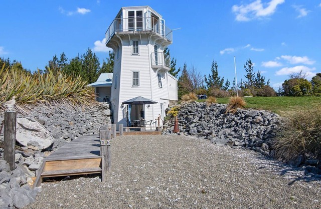 The Lighthouse - Ligar Bay Holiday Home
