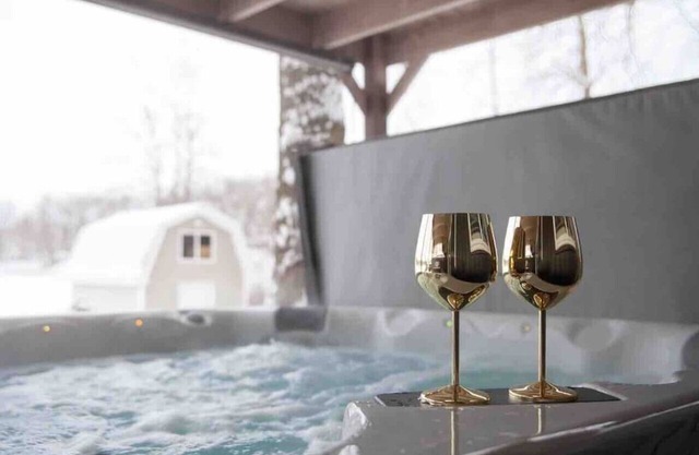 The Lilley Pad w/HotTub & Private Beach