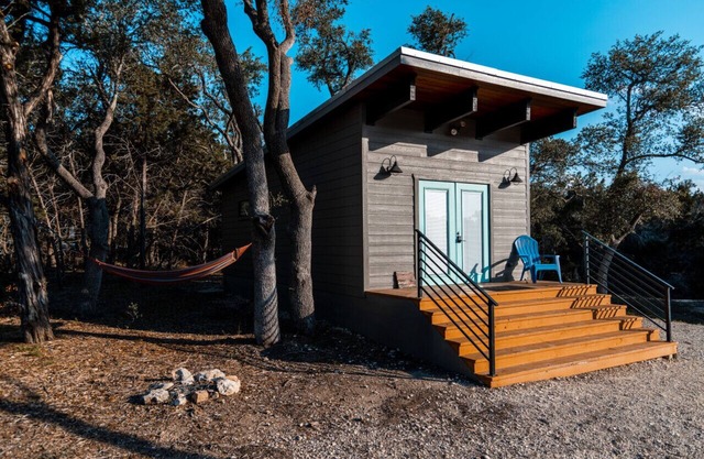 The Liney Moon- Triplet Home, Sleeps 6 w/Pool, Firepits, Putting Green, & More!