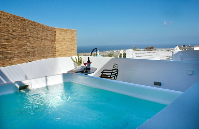 The Lithos Villa | The Perfect retreat to enjoy the immense beauty of Santorini