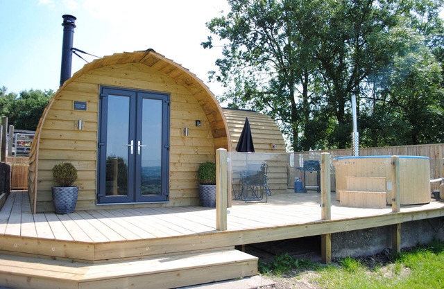 The Lodge at Brambles Farm - Sleeps 4, Hot Tub
