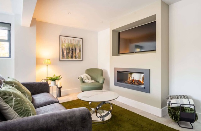 The Lodge, Private Parking & Garden