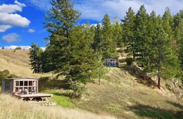The Logger Cabin - Glamping on the Tobacco River