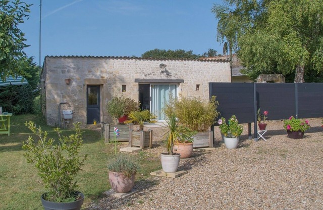 The luxury of calm, the serenity of the vineyards, close to tourist centers.