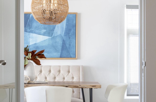 The Lypps Beach Bungalow - luxury rental on route to many wineries!