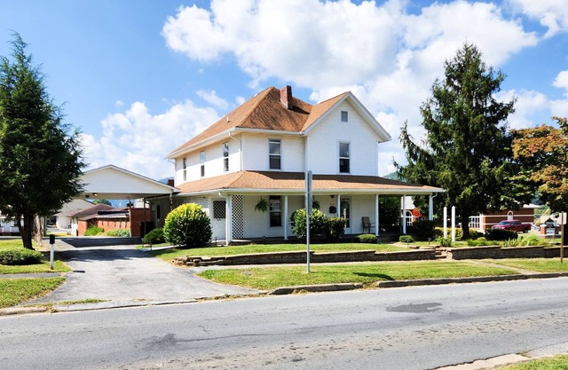 The Main w/ Mountain View