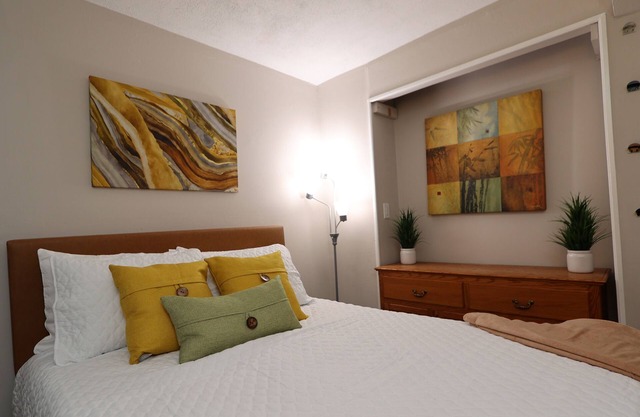 The Manor at Corn Hill: A spacious 6BR house in historic downtown Rochester