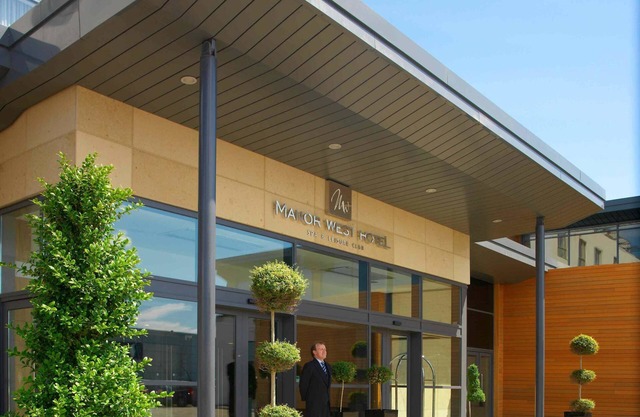 The Manor West Hotel & Leisure Club